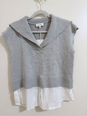 Idem Dito Gray V‑Neck Sleeveless Knit Vest with White Shirt Hem